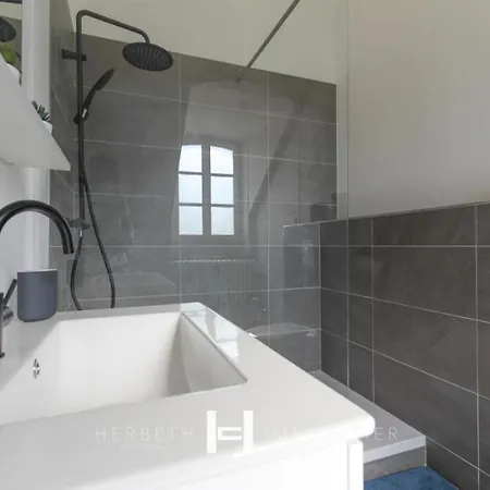 לינה וארוחת בוקר H-bnb D'asfeld 4*